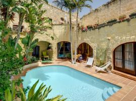 Serene Escape Farmhouse B&B, hotel com estacionamento em San Katald