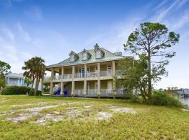 Sleeps 12, boat slip, pool, beach access, hotel a Orange Beach