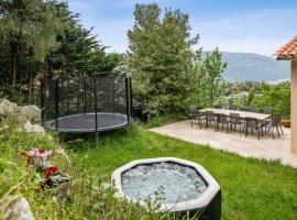 Villa La Quiétude - Spacious - Magnificent mountain view - AC - Jacuzzi, hotel di Aspremont
