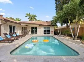 Beautiful Villa 4 BD 3 BA with Heated Private Pool, Close to Beach