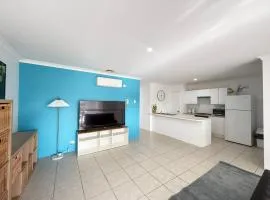 City Explorer Base 3BR&2 Floors&Walk to Mall & Airport Transit