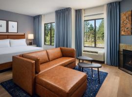 Martis Valley Lodge, Tapestry Collection by Hilton, hotel di Truckee