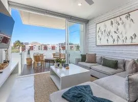 Marea Walk to Medano Stylish Stay in Cabo