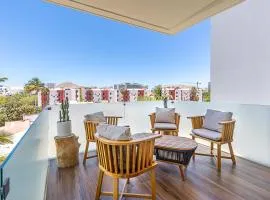 Marea Walk to Medano Stylish Stay in Cabo