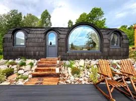 Friday Inn Igloo Comarnic - Privacy, Nature, Hot Tub & Pond