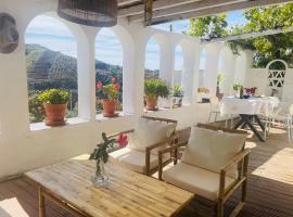 Charming country house, hotell i Valdés