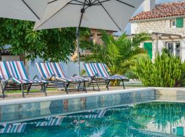 CROGO Villa Paradiz, hotel in Labin