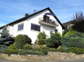 Holiday apartment Haus Burgenblick Bullay, hotel in Bullay