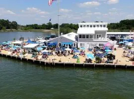 Lowes Wharf Marina Inn