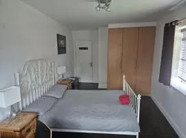 Comfortable Doubleroom beside Tramline