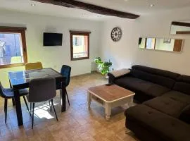 Appartement place aux aires en plein centre historique de Grasse
