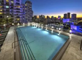 High-Rise Luxury Condo in Downtown Miami with Balcony & Ocean Views
