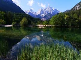 Apartma Confine, hotel en Rateče