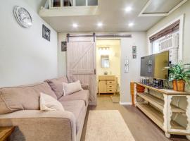Cozy Tiny Home 1 Mi to The Village at Meridian, hotel en Meridian