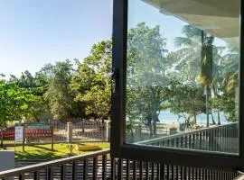 Fully Renovated Beachside with Oceanview 1 Bedroom Unit 7