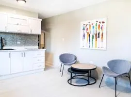 Fully Renovated Beachside with Oceanview 1 Bedroom Unit 8
