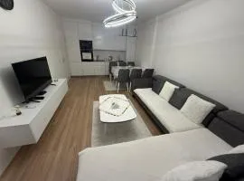 Erina Luxury Apartments - Free Parking