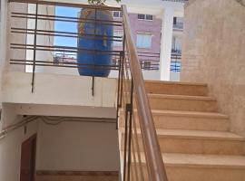 Cl&eacute;op&acirc;tre &eacute;pouse de jubaIi, hotel con estacionamiento en Tefeschoun