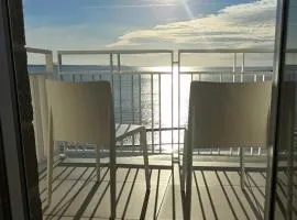 Les Roches Blanches T2 piscine et vue mer