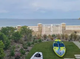 Goas Treiz T3 jardin piscine et vue mer