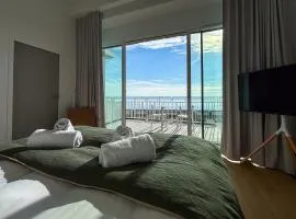 Le castel T2 piscine et vue mer plage