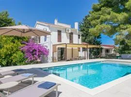 Seaside family friendly house with a swimming pool Arbanija, Ciovo - 24430