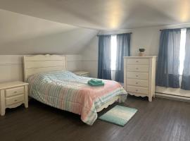 Large room in private home, hotell med bubbelbad i Rimouski