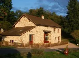 Gîte familial avec pêche, cascade, animaux et activités variées, proche de Vichy et Le PAL - FR-1-489-122