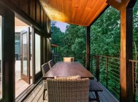 Cozy Retreat Luxurious stay with Pool & Hot Tub