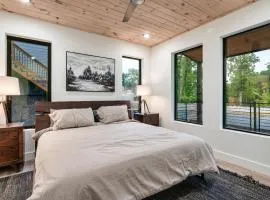 Cozy Retreat Luxurious stay with Pool & Hot Tub