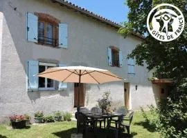 Charmant Gîte avec Jardin Privatif, Proche Montbrison, Équipé Moderne et Confort Total - FR-1-496-117