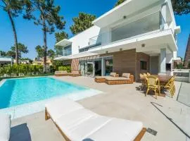 Luxury 4BR Villa w/ Pool & Cinema Golf | By Airnest