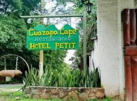 Guazapa Cafe hotel petit