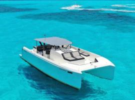 Barco privado de lujo para tu familia y amigos en Cancun-isla mujeres，坎昆的飯店