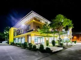 C2U Hotel Uthai Thani
