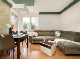 2-Bedroom Air-Conditioned Apartment with Balcony in Wroclaw by Noclegi Renters