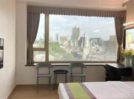 Grand Harbour Hotel
