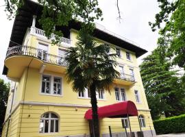 Hotel Villa Laurel, khách sạn ở Lovran