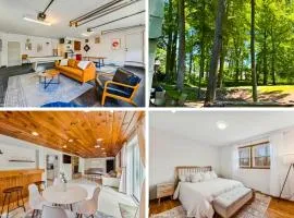 Blocks to Town, Game Room, Firepit, Huge Backyard