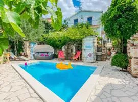 Cozy Home In Maslenica With Kitchen