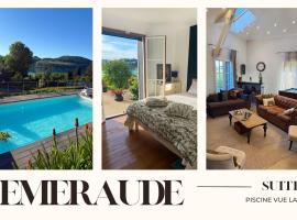 L'EMERAUDE suite lake view swimming pool beach 10 min walk away, hotel in Bilieu