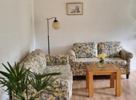 Apartment at Havegaard, beautiful old farm surrounded by beautiful nature close to the coast &ndash; hotel z parkingiem 