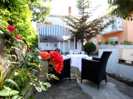 Rooms & Apartments Soline Nuove, hotel in Biograd na Moru