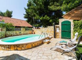 Two-Bedroom Apartment In Ivan Dolac, Hotel in Ivan Dolac