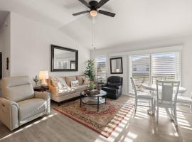 Cozy 2BR in The Villages With BBQ and 4 Seaters Golfcart King Bed, hotel i Wildwood