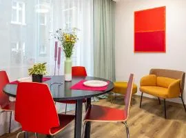 Between the Old Town and the Beach