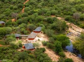 Kamungi Bandas, hotel con estacionamiento en Mtito Andei