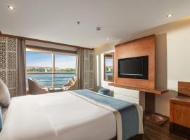 4 nighhts luxury Nile cruise from Luxor to Aswan, hotel con parcheggio a Qinā
