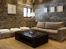 LOTOS Families Apartments 4, property with onsen in Konitsa