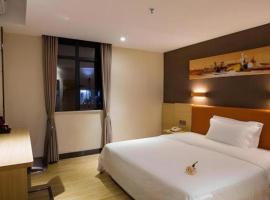 IU Hotel Chengdu Pengzhou Municipal Government Branch, hotel v destinaci Tianpeng